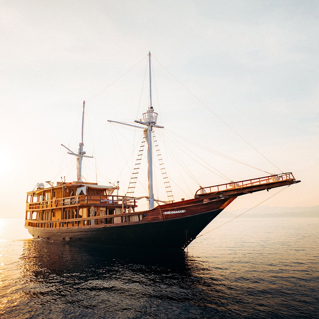À Propos de Nous 6 oracle yacht luxury liveaboard indonesia family romantic charter