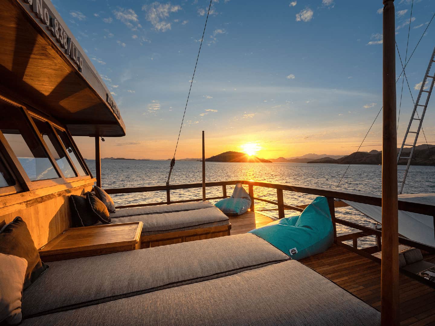 On Board 4 oracle-yacht-luxury-phinisi-sundeck-relaxation