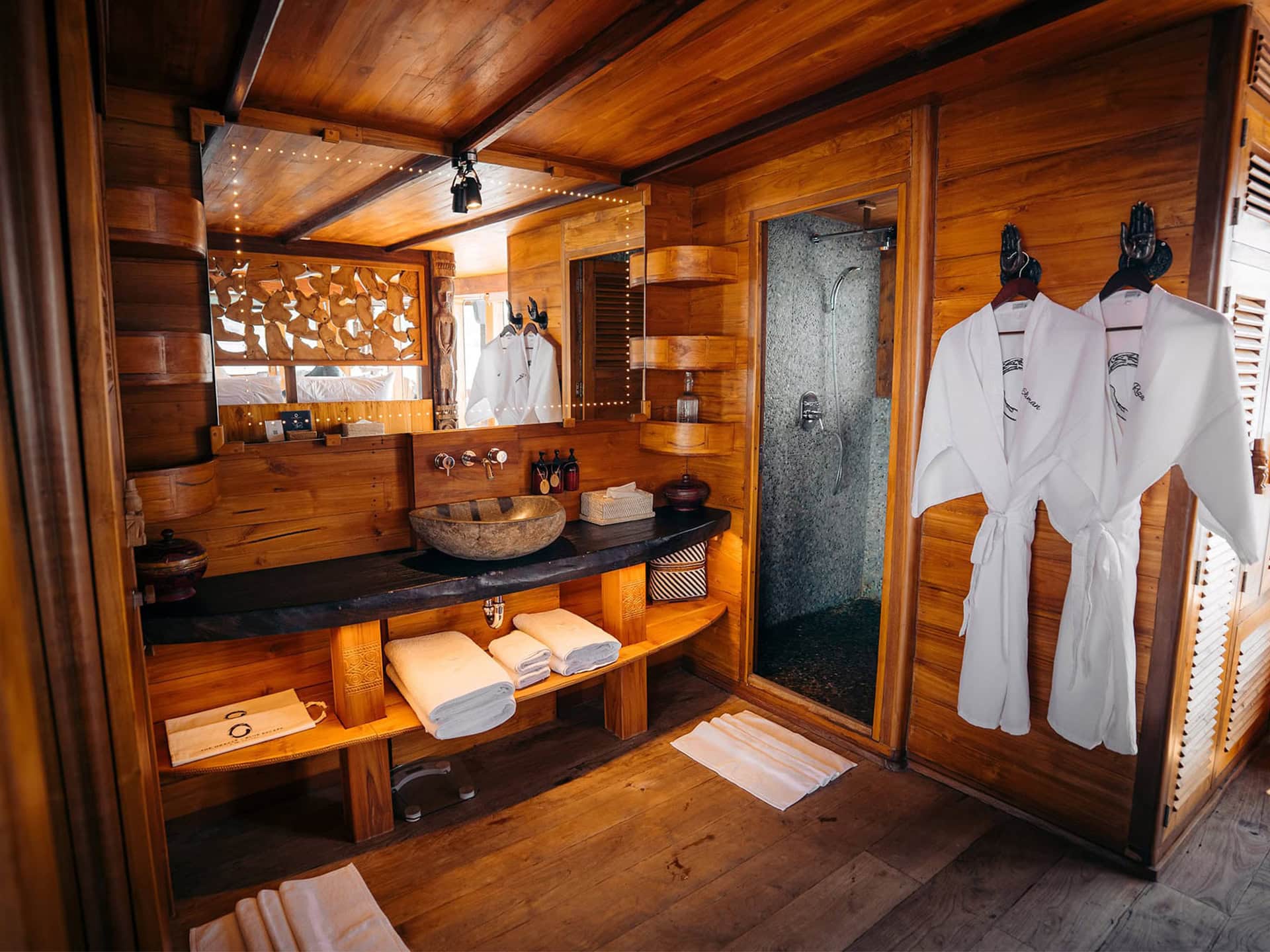 On Board 11 oracle-yacht-master-suite-bathroom-luxury-liveaboard