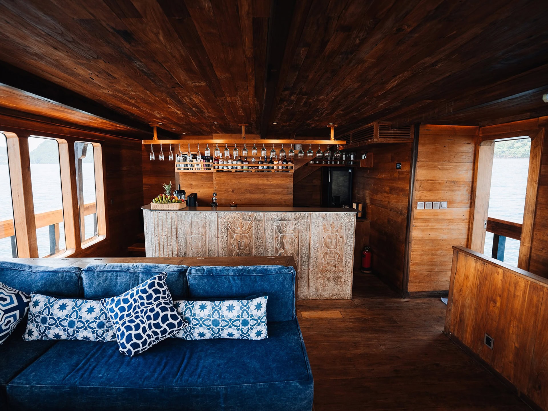 On Board 1 oracle-yacht-phinisi-luxury-bar-lounge-liveaboard-indonesia