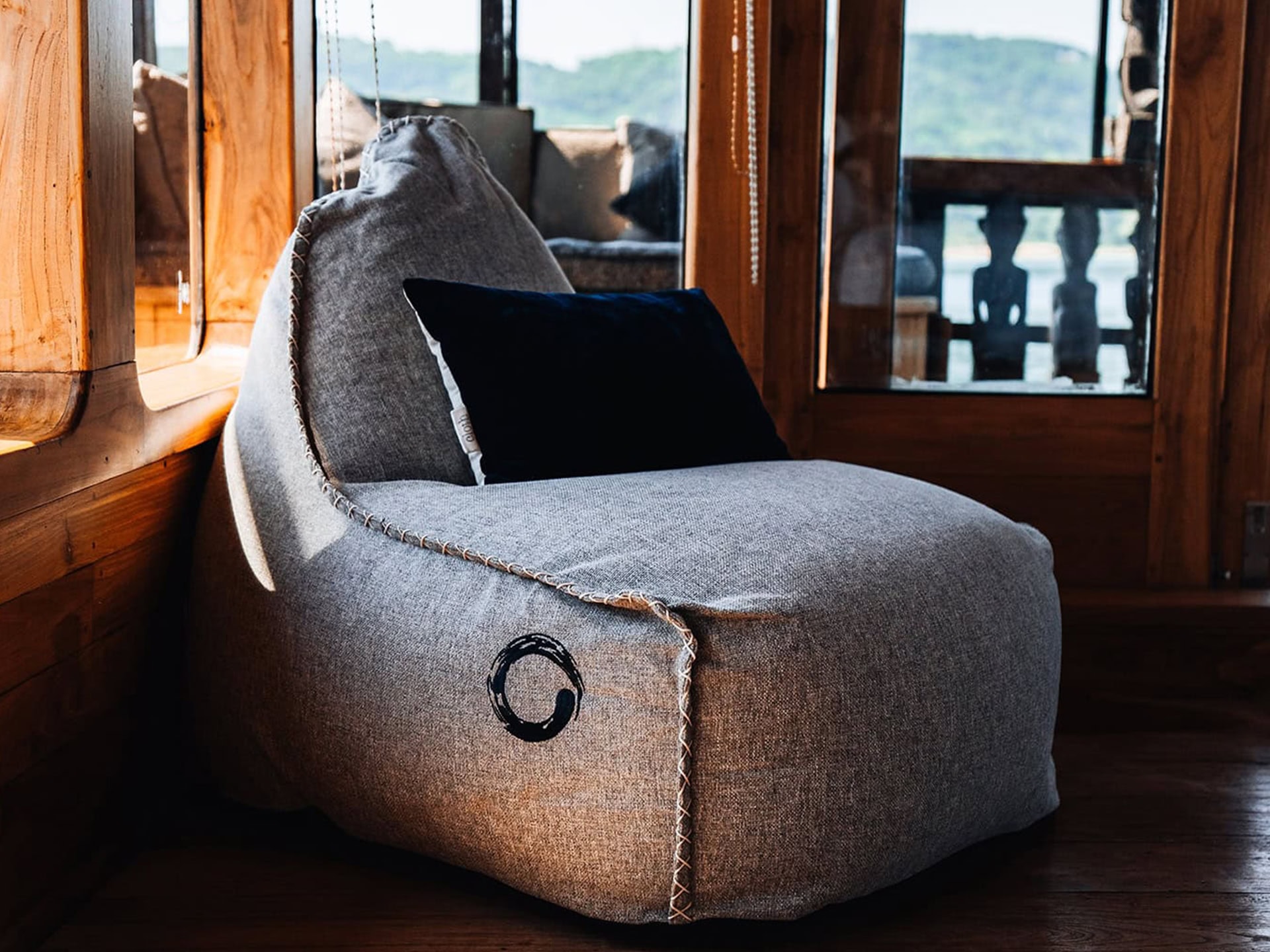 On Board 12 oracle-yacht-private-lounge-corner-suite-relaxation