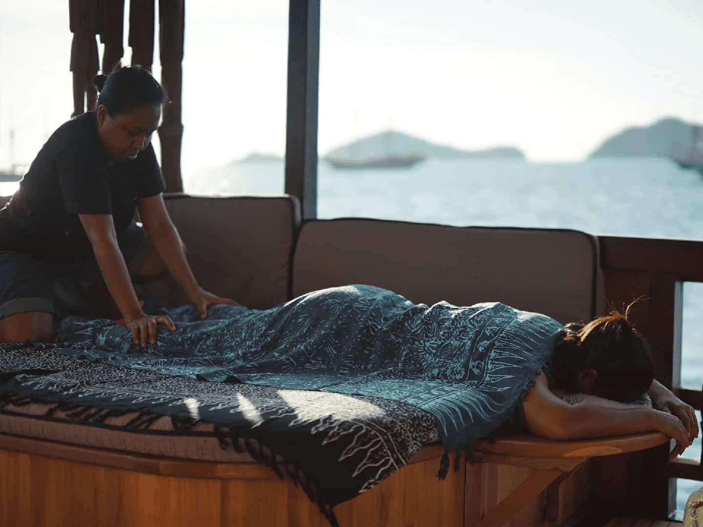 Expérience 8 Oracle Yacht Spa Treatment - Vue sur la mer - Yacht privé - Indonésie