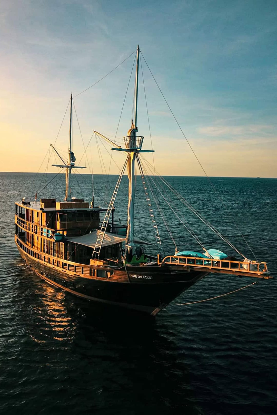 Destinations 3 the-oracle-yacht-golden-hour-sailing-luxury-charter-indonesia