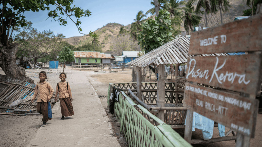 little girls from school dusun kerora can get access education 