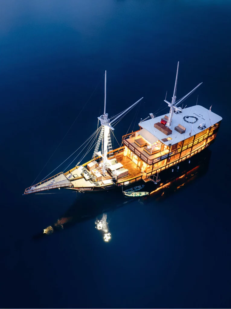 hero-the-oracle-yacht