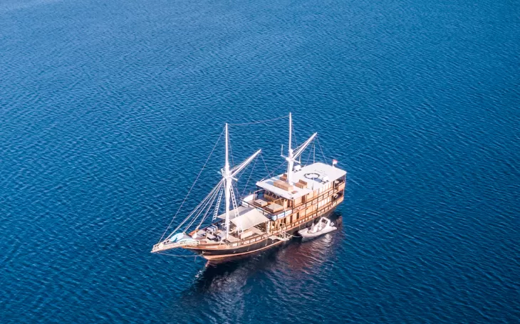 Oracle Yacht Sailing in Indonesia